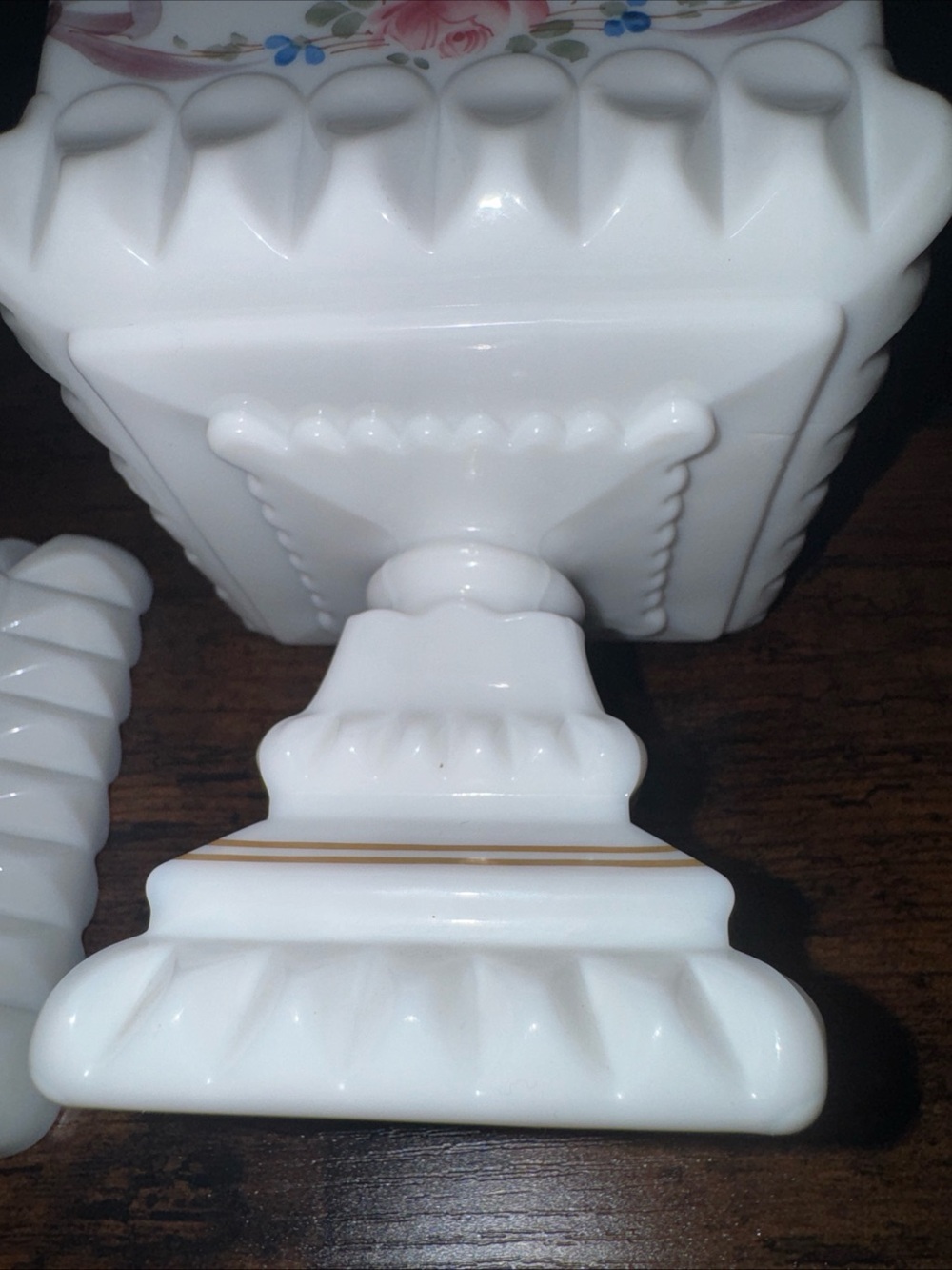 Vintage Westmoreland Milk Glass Roses & Bows Wedding Box - Picture 9 of 9